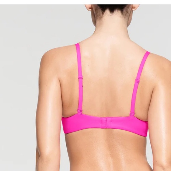 SKIMS Fits Everybody Plunge Bra - Picture 4 of 8